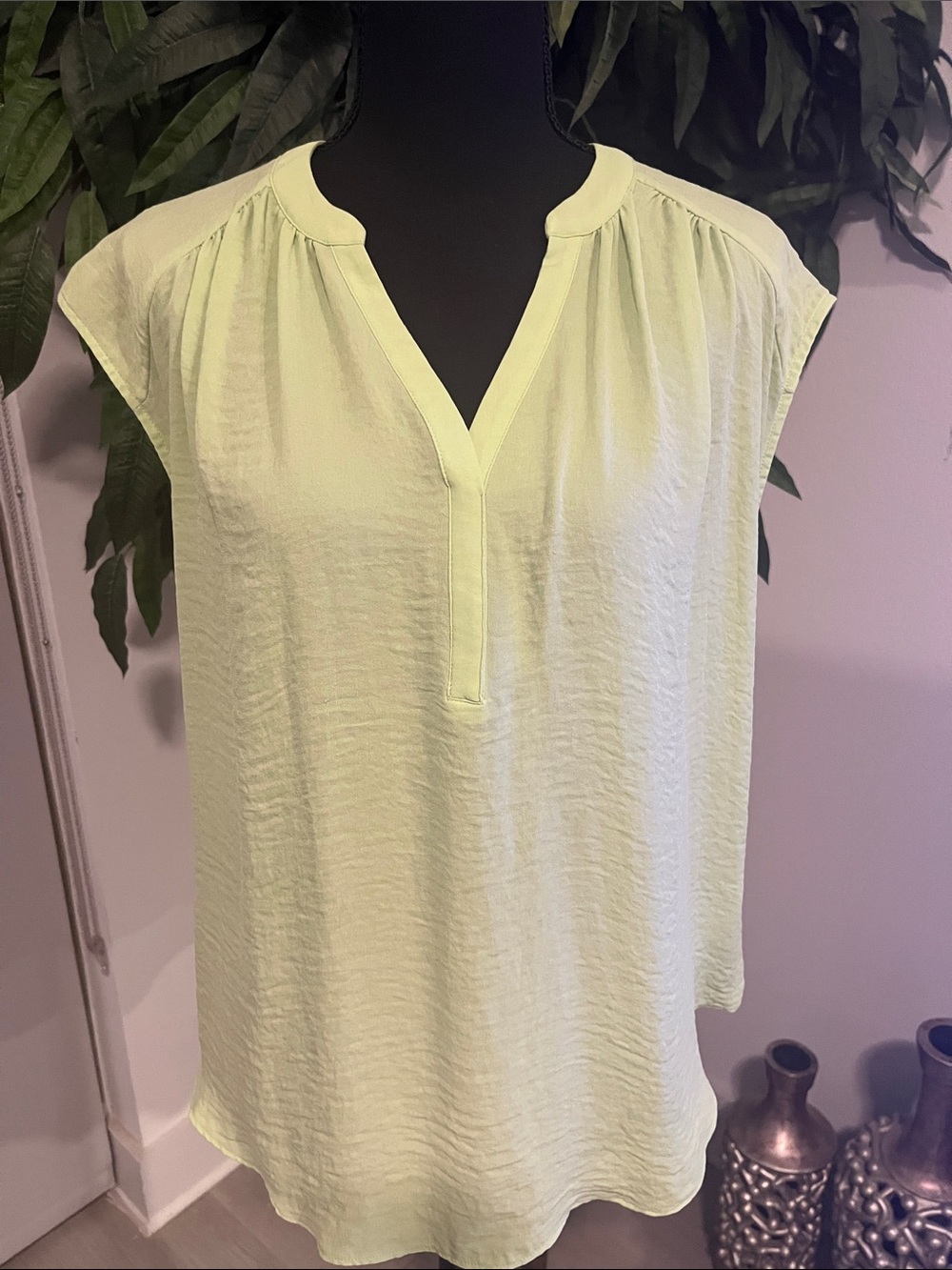 Worthington Light Green Split V-Neck Cap Sleeve Blouse
